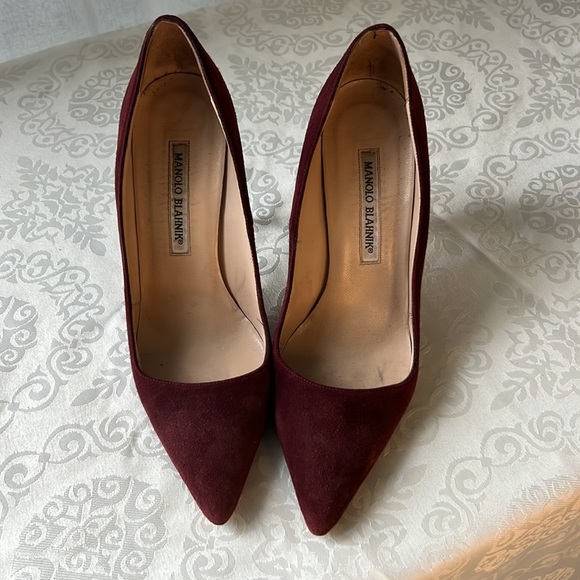 Manolo Blahnik wine suede heels-pairs great with fall and the holidays - Picture 5 of 5